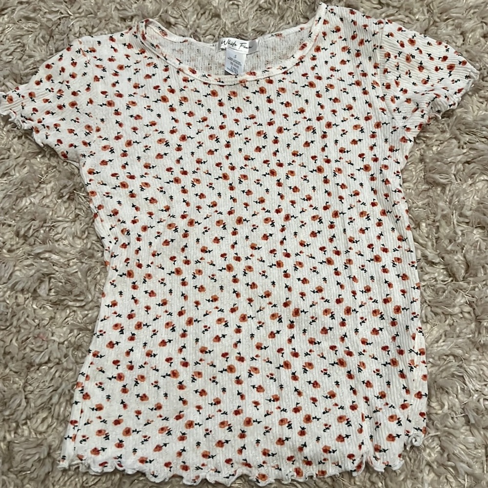 Tillys white fawn, kids size small, ribbed, floral T-shirt